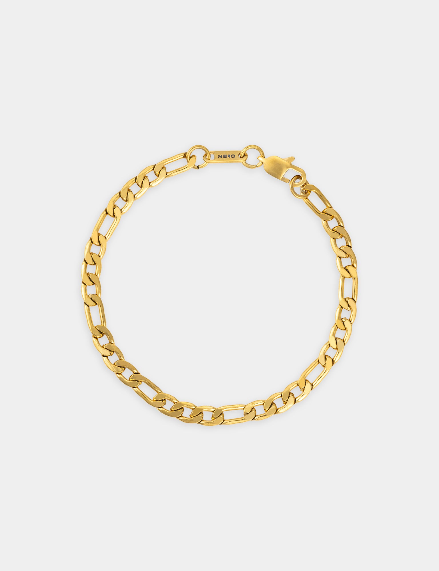 צמיד Apollo של NERO זהב בצילום סטודיו על רקע לבן