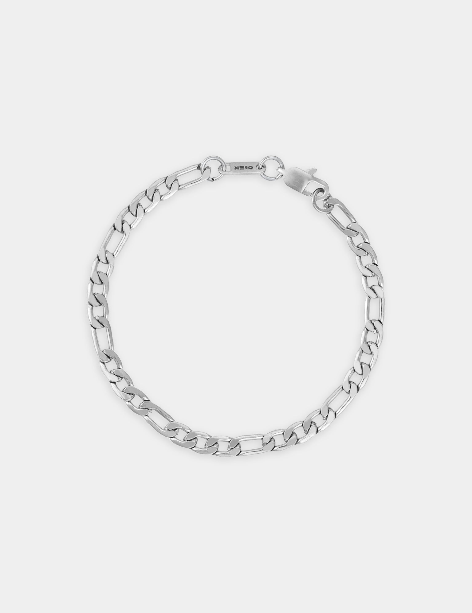 צמיד Apollo של NERO כסף בצילום סטודיו על רקע לבן