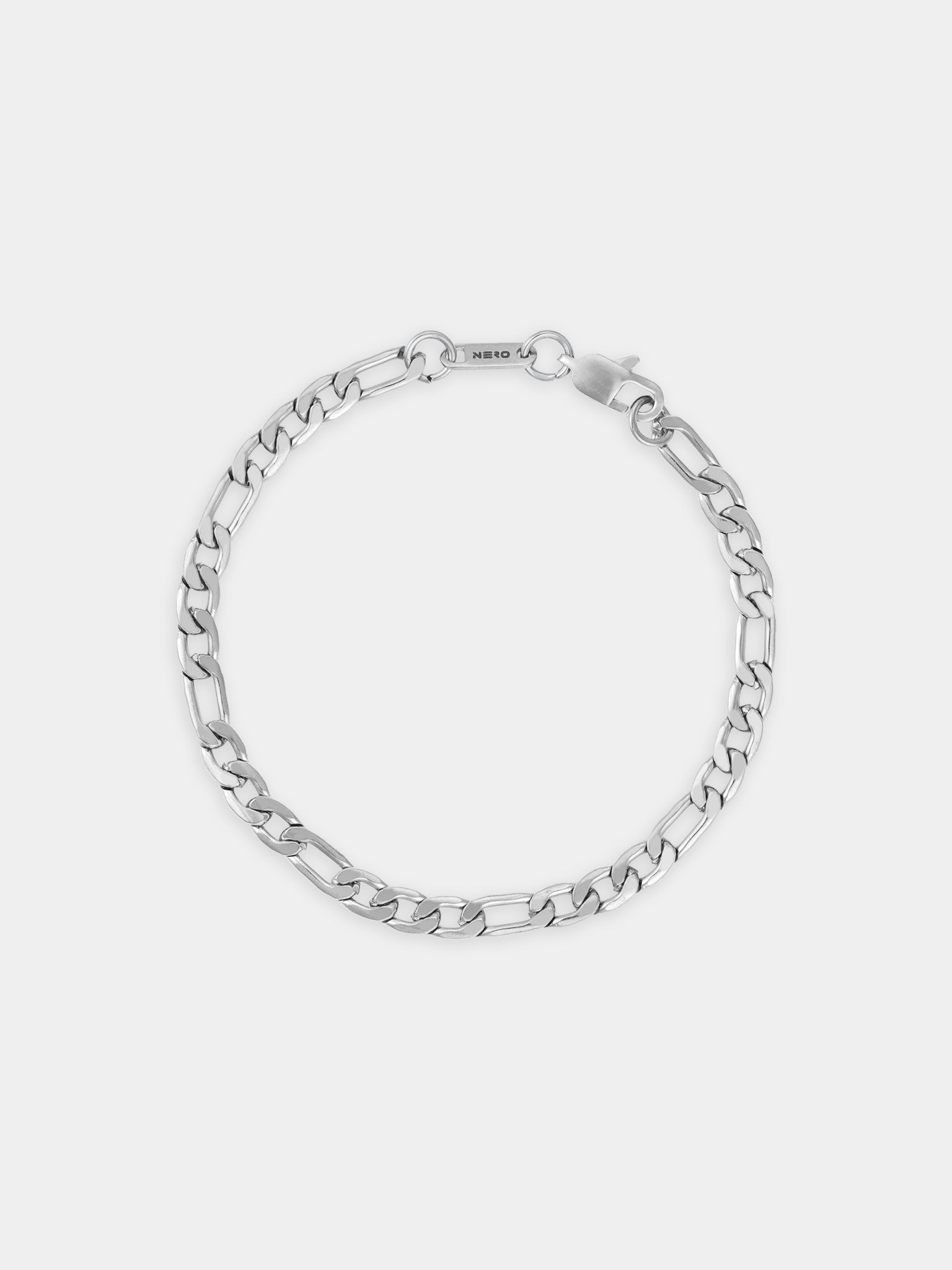 צמיד Apollo של NERO כסף בצילום סטודיו על רקע לבן