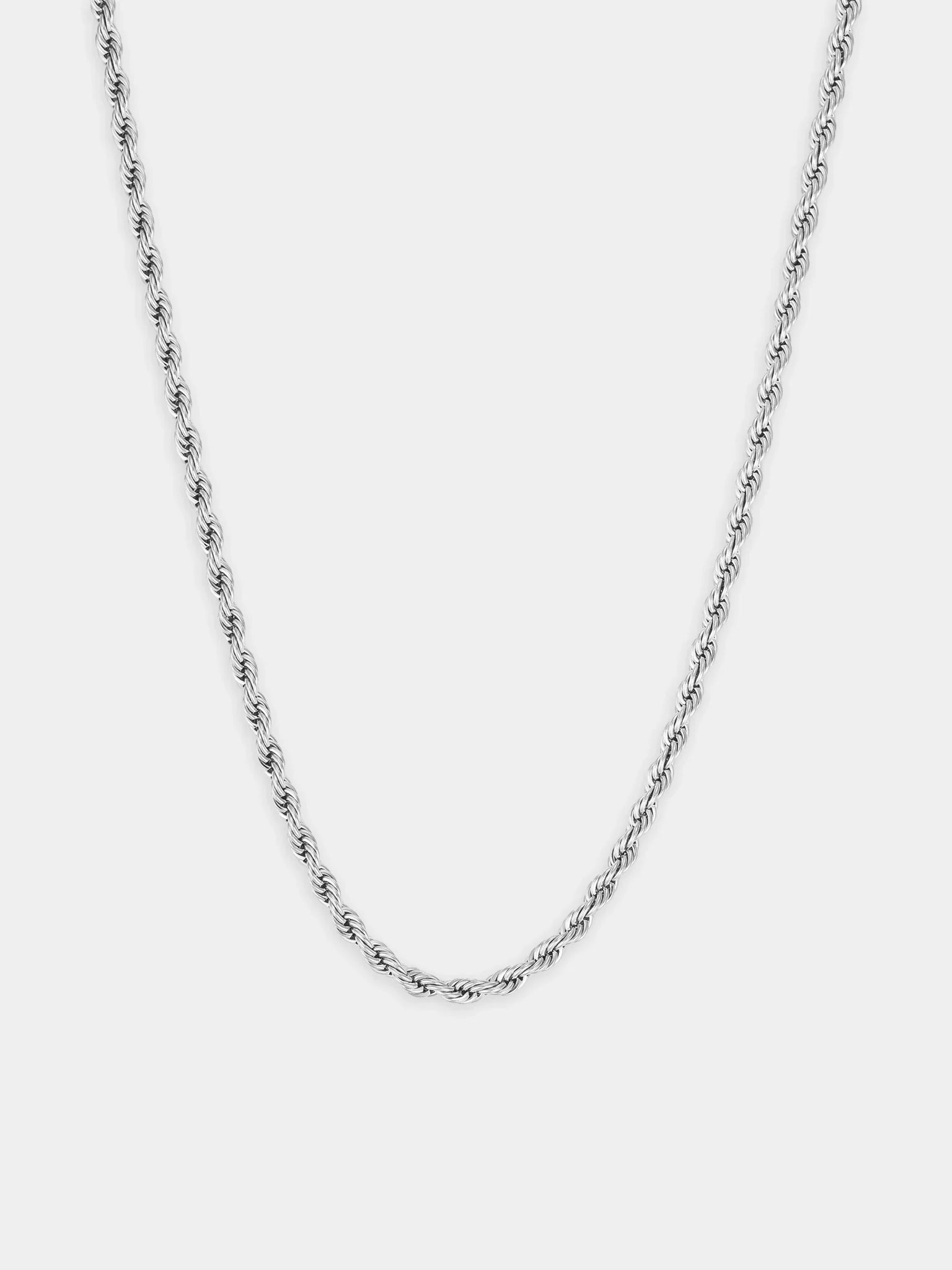 שרשרת Eros מכסף בעיצוב שזירה עבה ורוחב 3 מ״מ, מצולמת בתקריב על רקע לבן מקולקציית ESSENCE OF GOD של NERO