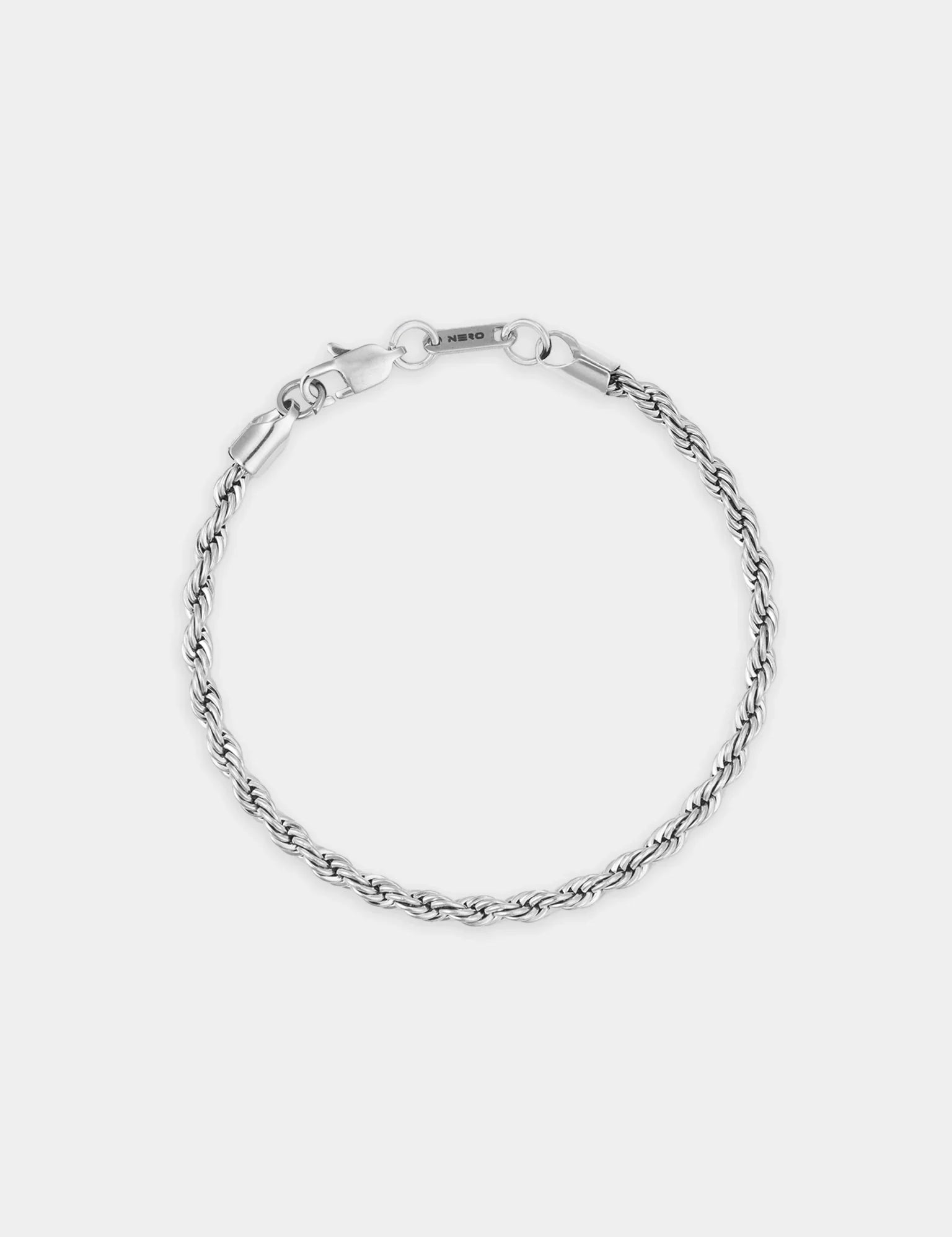 צמיד Eros לגבר בצבע כסף עם עיצוב חבל אלגנטי, מוצג על רקע לבן נקי.