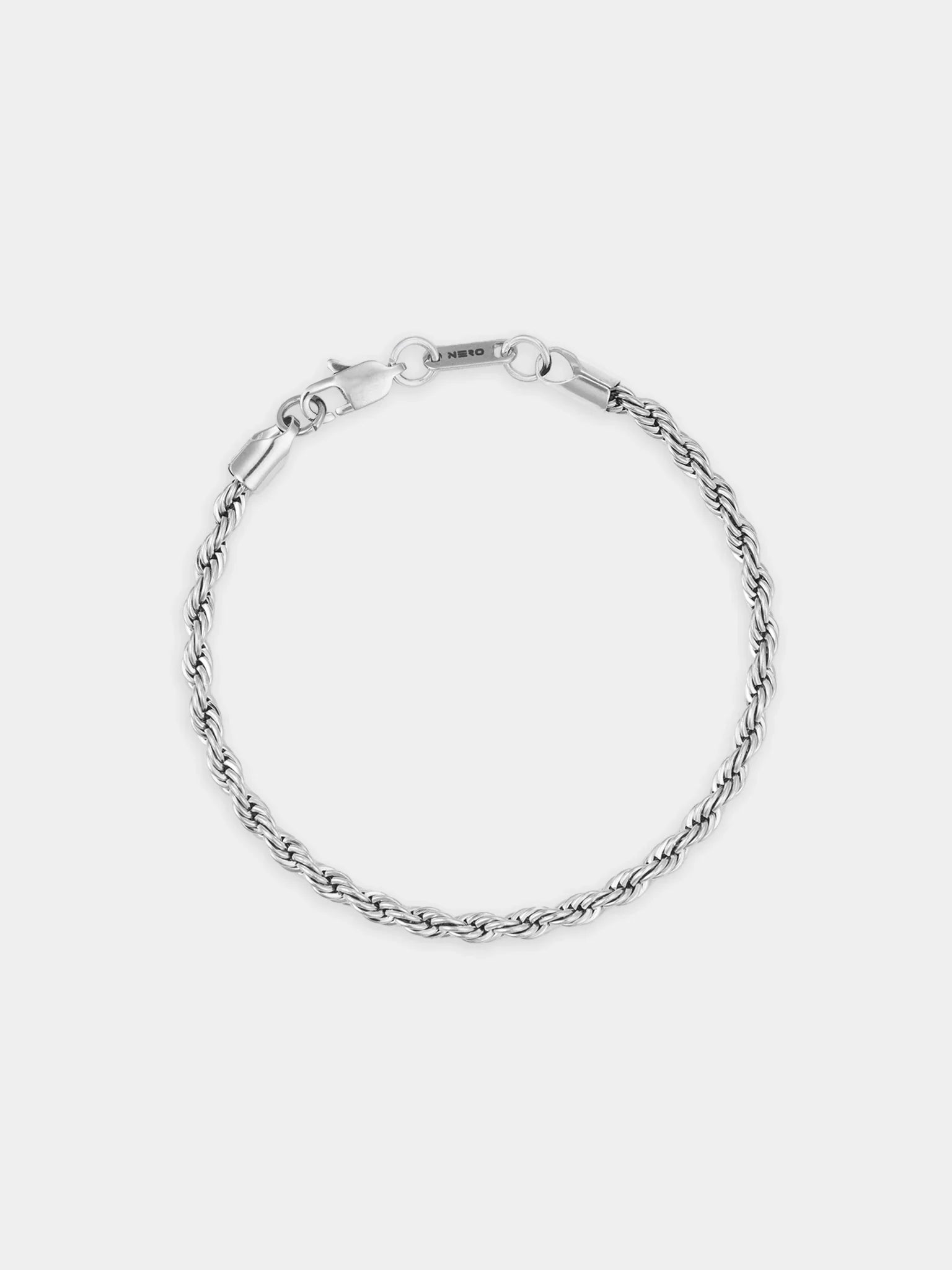 צמיד Eros לגבר בצבע כסף עם עיצוב חבל אלגנטי, מוצג על רקע לבן נקי.