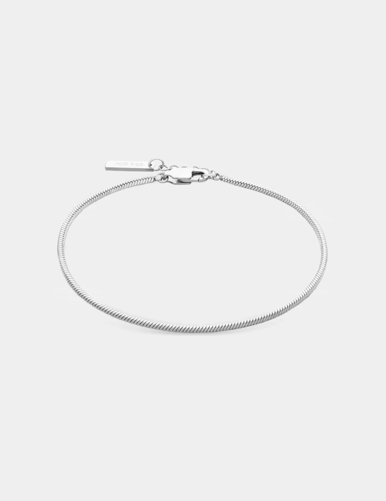 צמיד Manta לגבר בעיצוב מינימליסטי בגימור מבריק עם תליון לוגו NERO