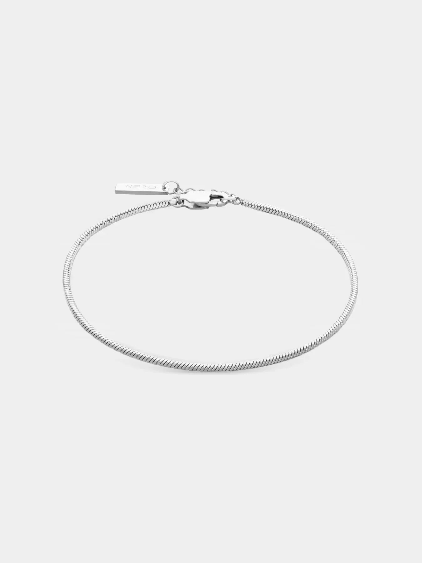 צמיד Manta לגבר בעיצוב מינימליסטי בגימור מבריק עם תליון לוגו NERO