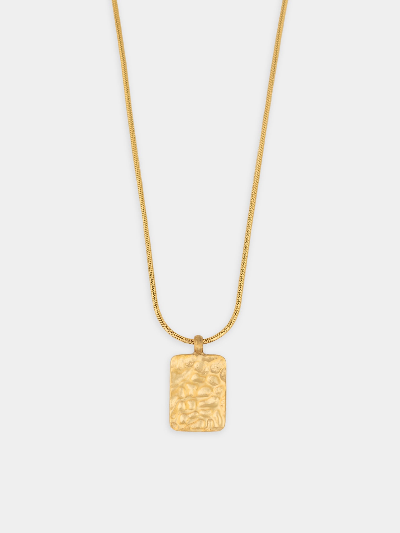 שרשרת Meduza ותליון מרובע לגבר בזהב מבריק, תמונת סטודיו נקייה.