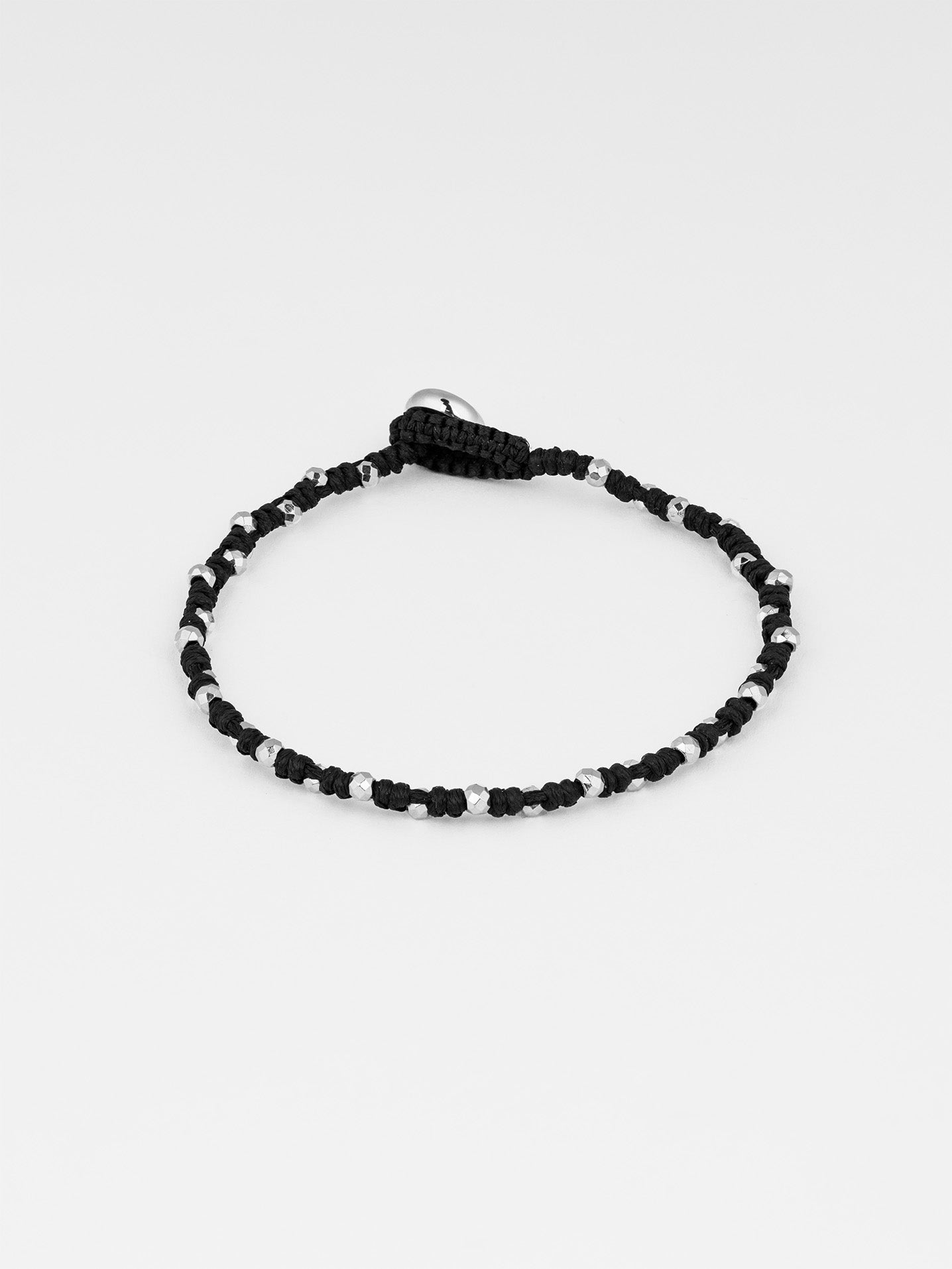 צמיד Moonstone לגבר, חוט שעווה עם חרוז מתכת בגימור כסף (3 מ"מ), תמונת מוצר סטודיו.