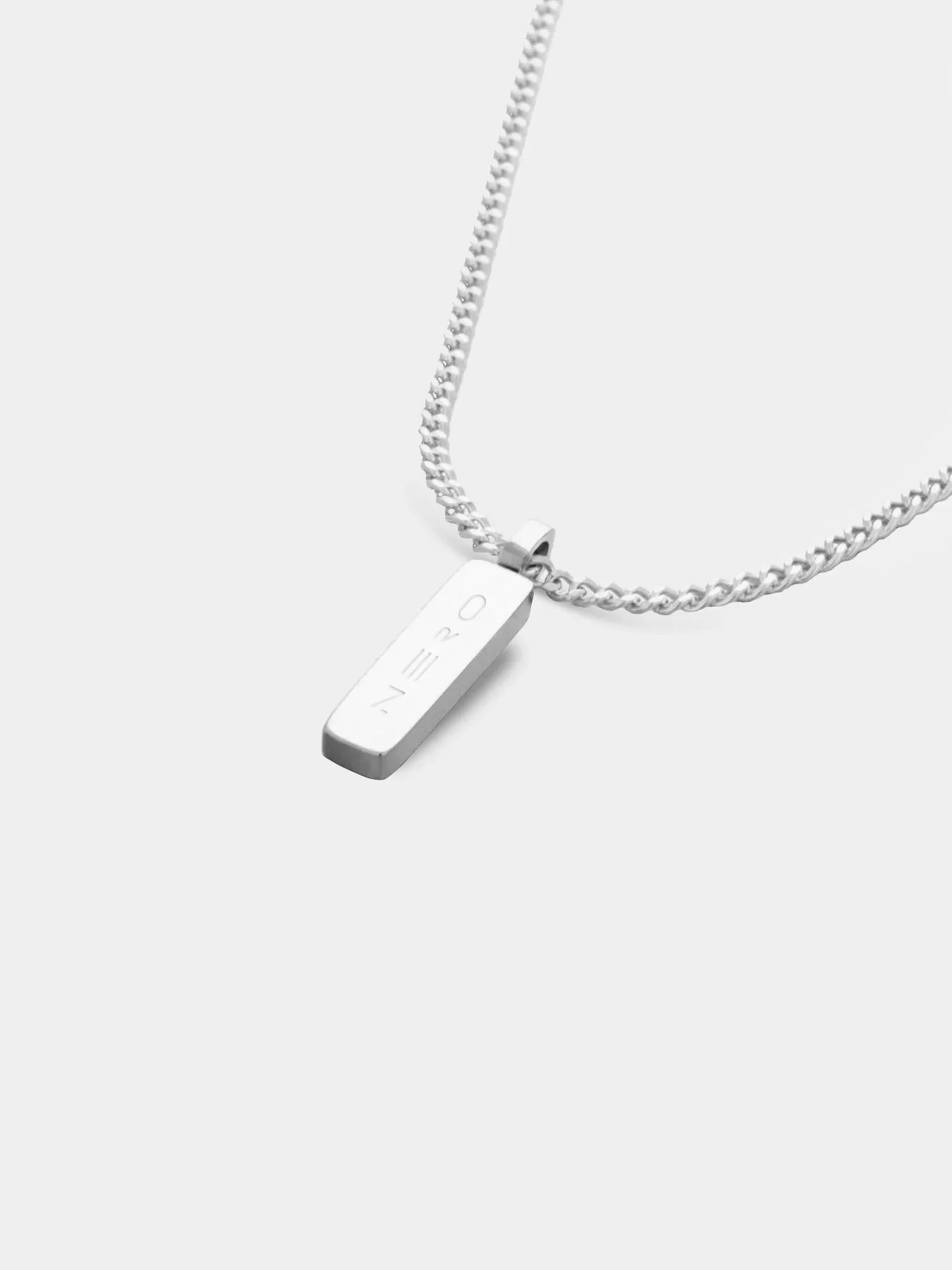 שרשרת Piranha לגבר בגימור כסוף עם תליון NERO מינימליסטי